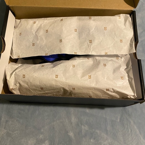 AIR JORDAN 1LOW(GS) size 6y - Picture 7 of 8